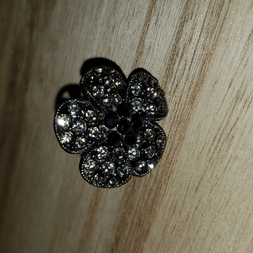 🔶️5 for $30🔶️ Flower ring - Picture 2 of 4